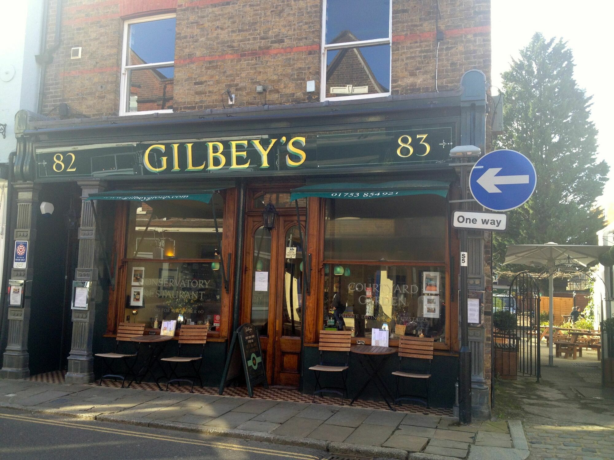 Gilbey'S Bar, Restaurant & Townhouse Bed & Breakfast Уиндзор Екстериор снимка